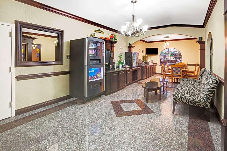 Super 8 by Wyndham Houston Hobby Airport South