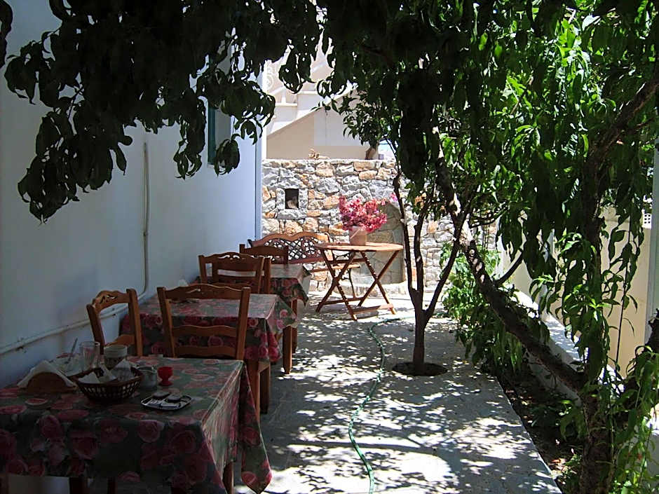 Nikos Hotel
