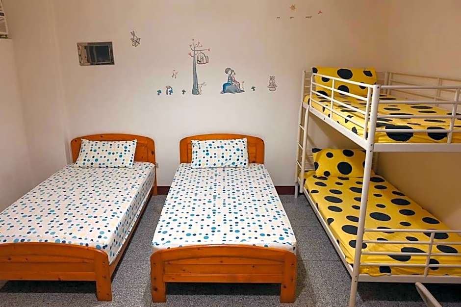 Photo 1 of 4 of Quadruple Room with Shared Bathroom