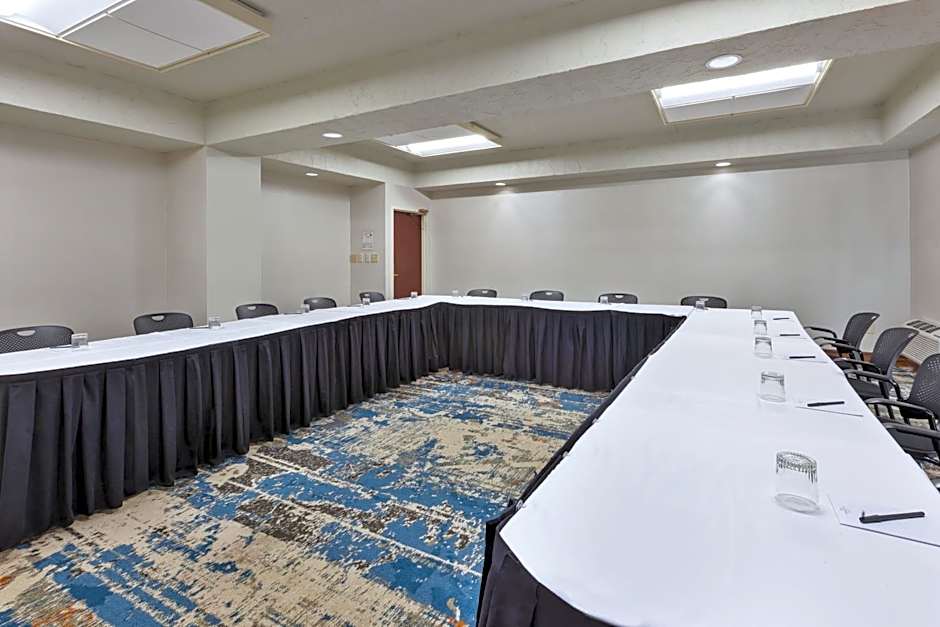 Crowne Plaza Columbus North - Worthington By IHG