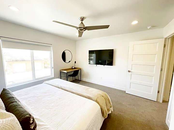 New Family-Friendly Townhome w/ Pool & Hot Tub