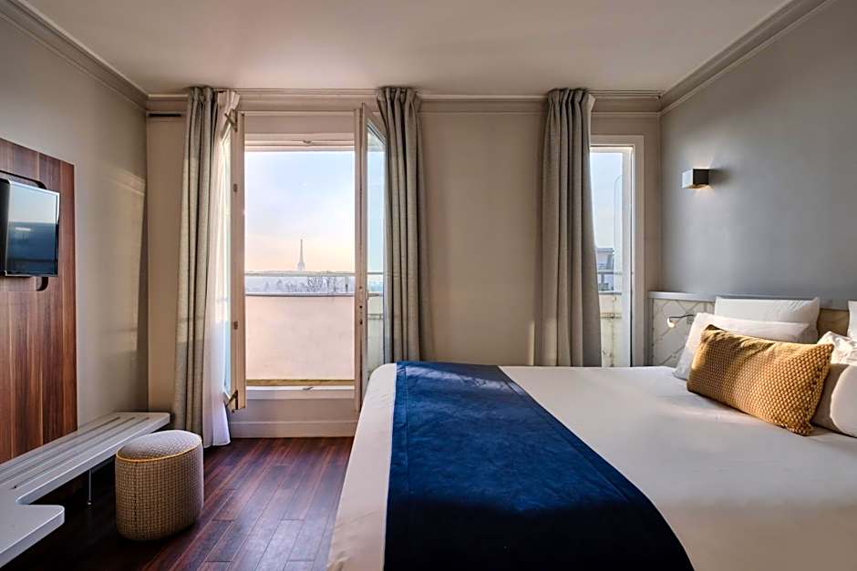 Photo 1 of 5 of Junior Suite, Eiffel Tower View