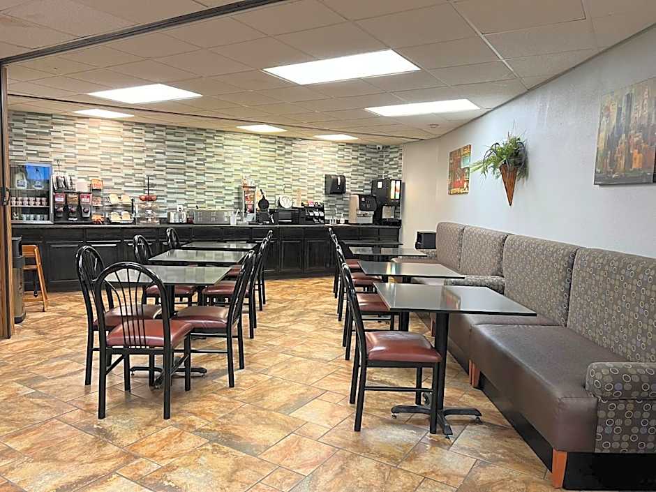 Greenlight Inn & Suites St James