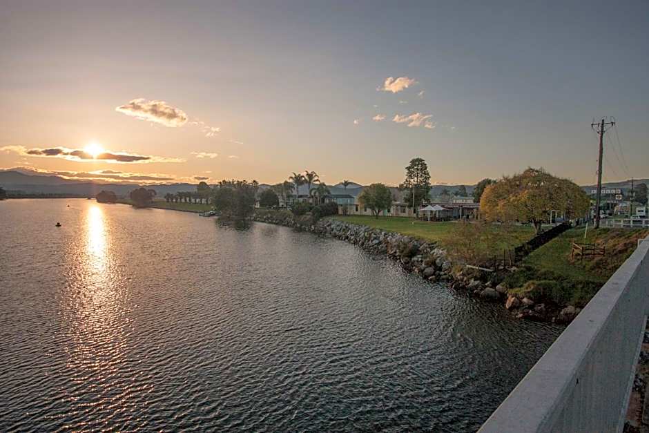 Moruya Waterfront Hotel Motel