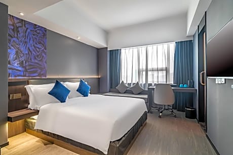 Standard Queen Bed Room