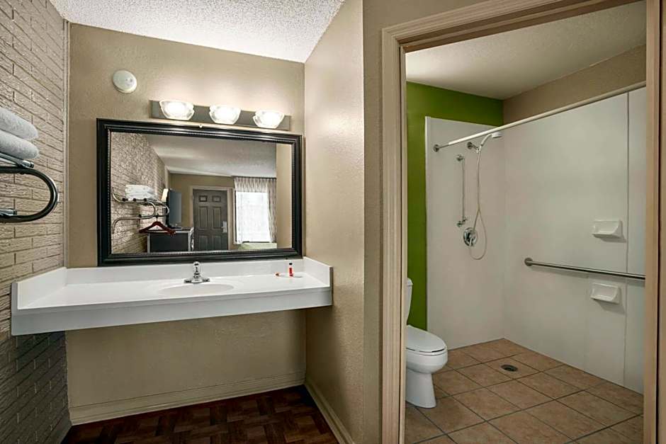 Days Inn by Wyndham Hardeeville/ I-95 State Line