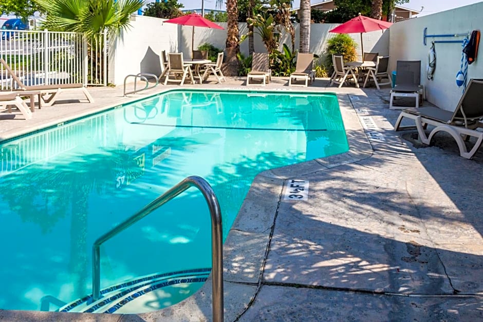Motel 6-Bakersfield, CA - East