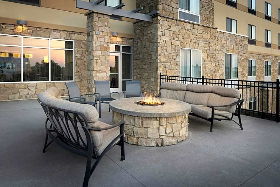 Fairfield Inn & Suites by Marriott Lincoln Southeast