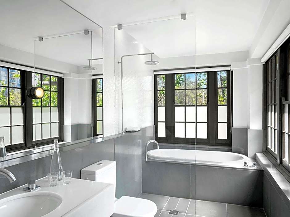 Peppers Gallery Hotel