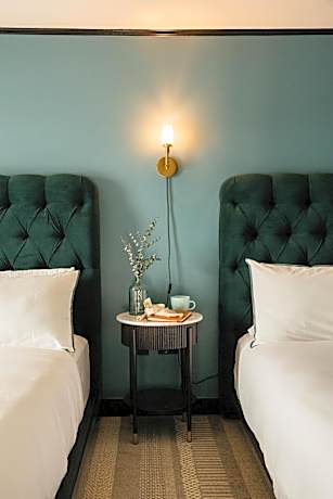 The Socialite - Handicapped Accessible Room