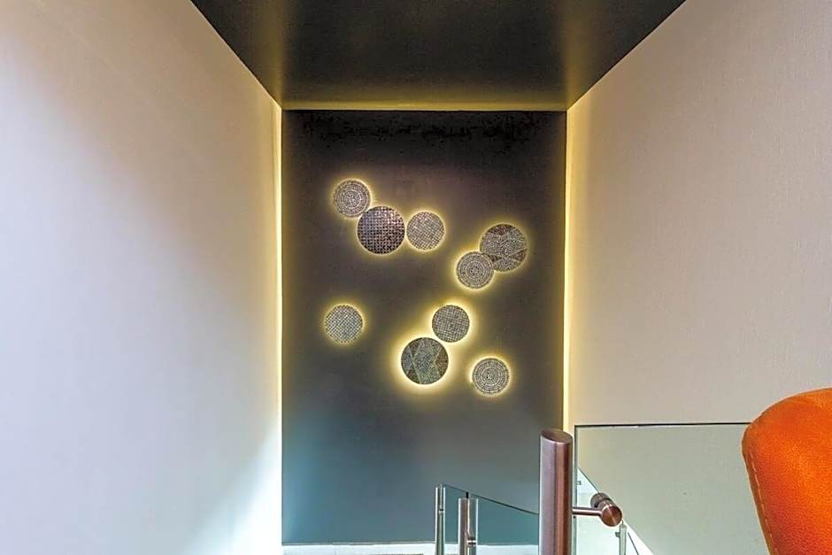 Ro Prime. Stylish & Comfortable With Jacuzzi & A/C