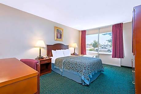 1 King Bed Non Smoking