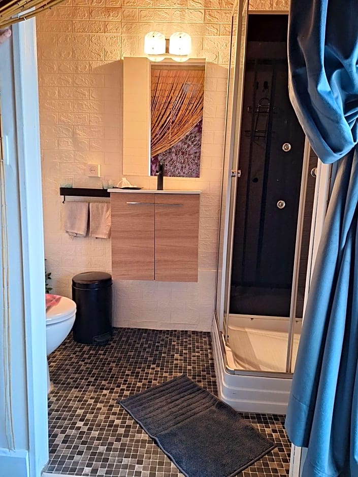"Chez Ba'Nus"