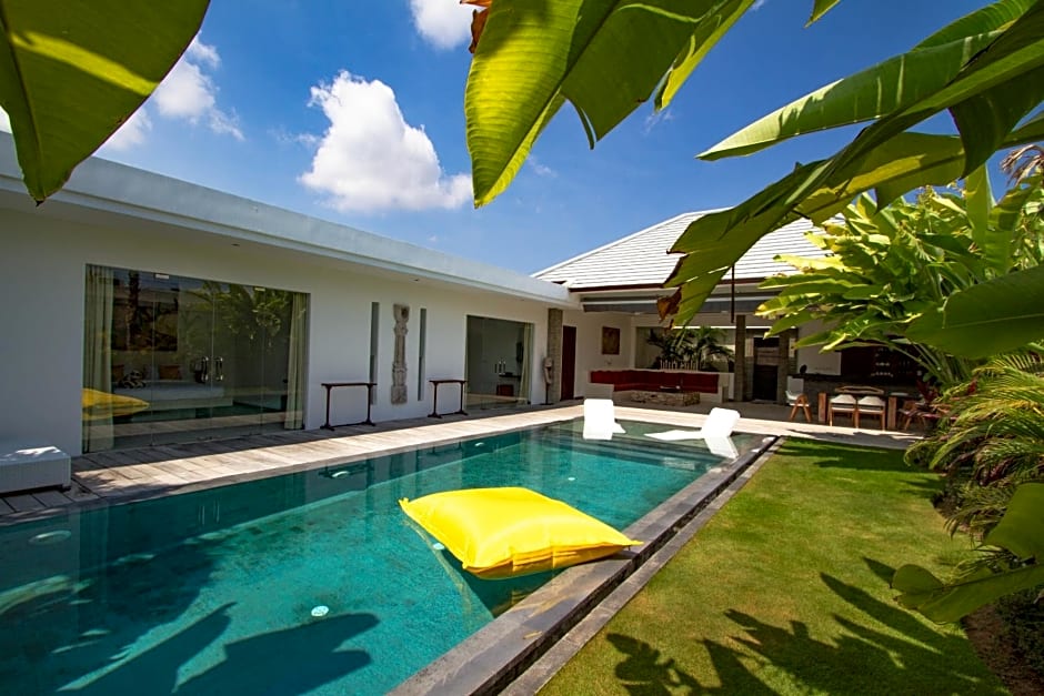 Villa Saha - Elegant 3-Bedroom in Seminyak