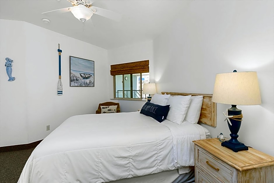 Beach House Inn & Suites