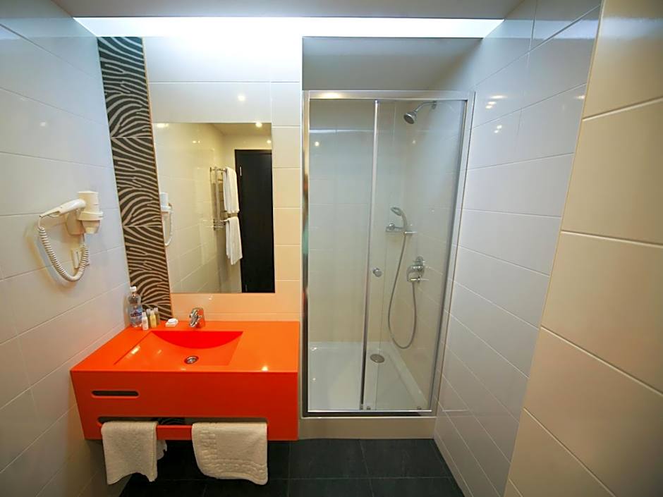 City Park Hotel by CHM