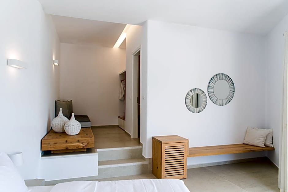 Super Paradise Hotel