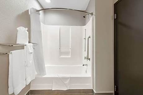 King Suite - Disability Access/Non-Smoking