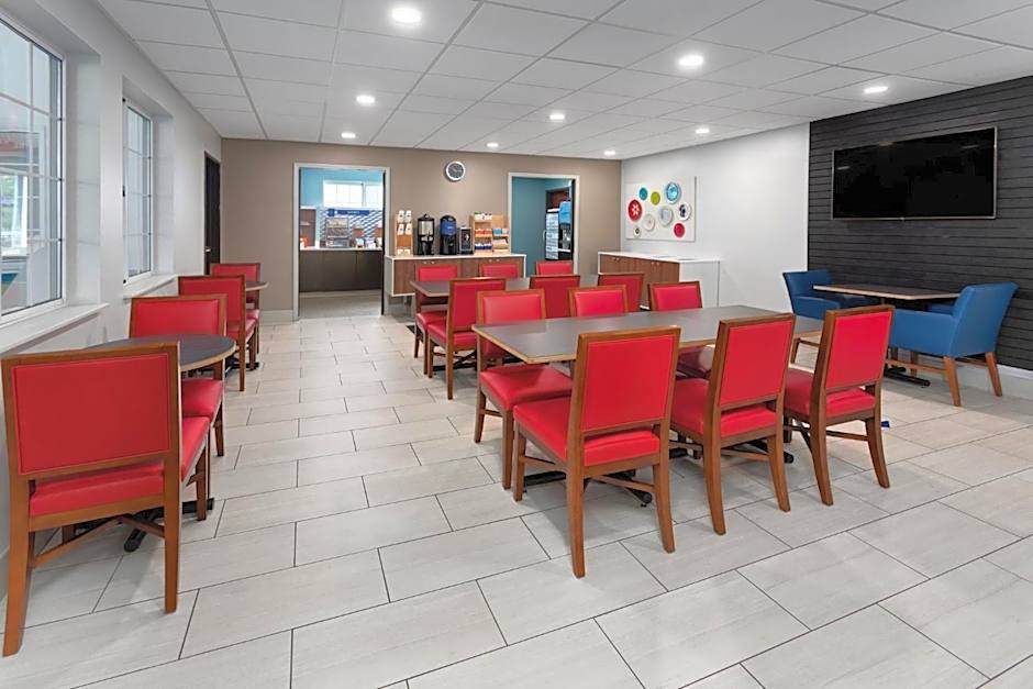 Holiday Inn Express Hotel & Suites Acme-Traverse City By IHG