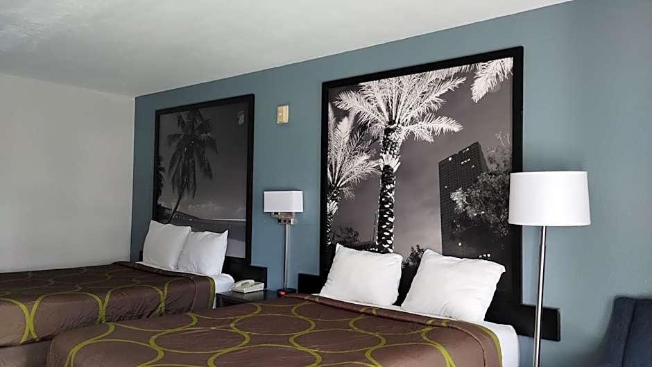 Super 8 by Wyndham Dania/Fort Lauderdale Arpt