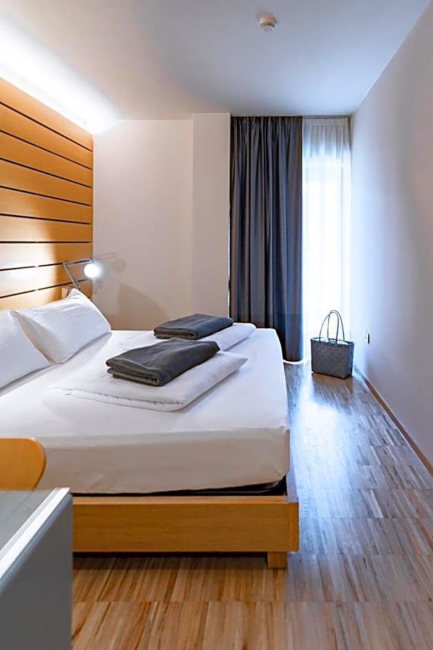 Lake Front Hotel Mirage