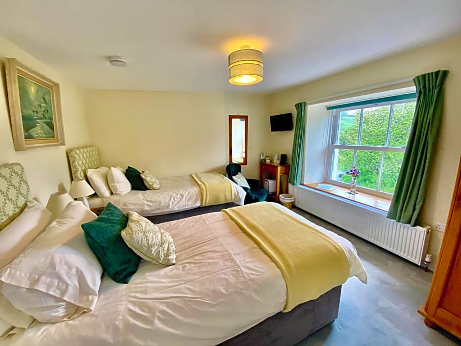 Lynwood House Bed and Breakfast