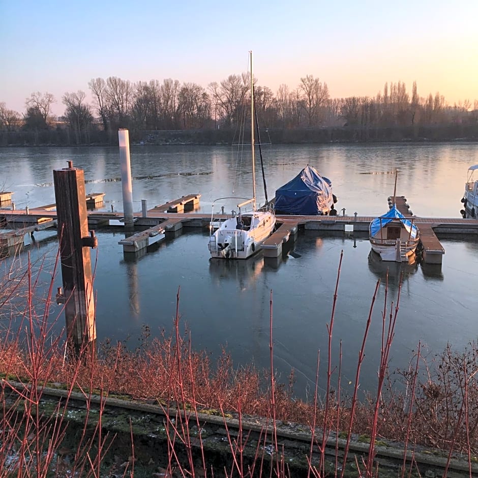 Schmuckkästle am Hafen