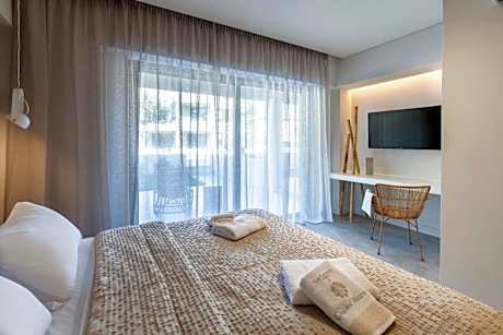 Executive Suite with Pool View