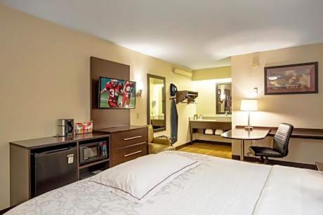 Premium King Room Smoke Free (Upgraded Bedding & Snack)