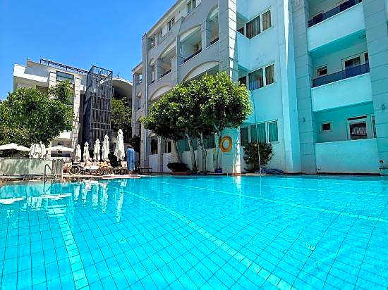 Two Seas Hotel
