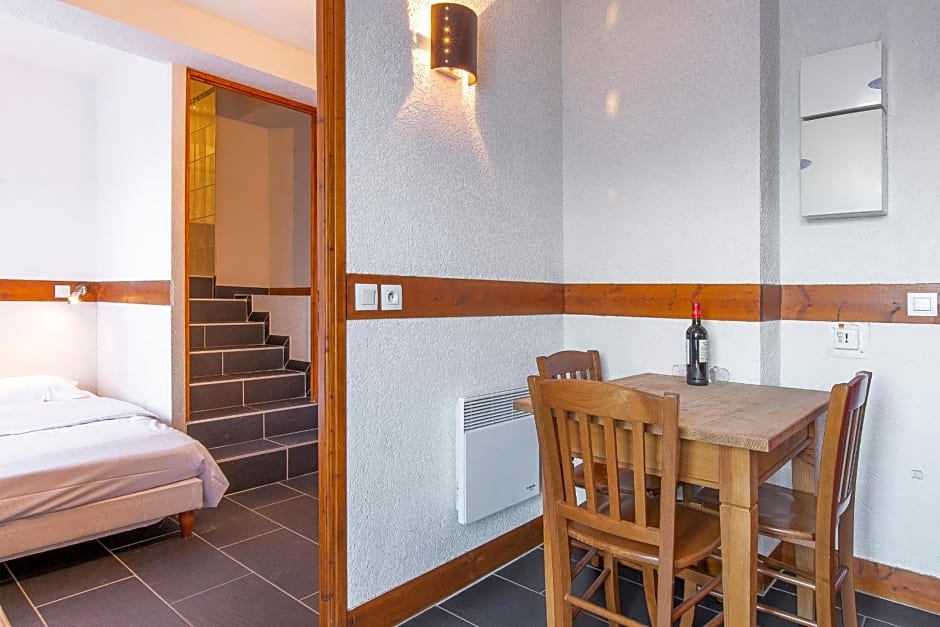 Les Aiguilles De Warens