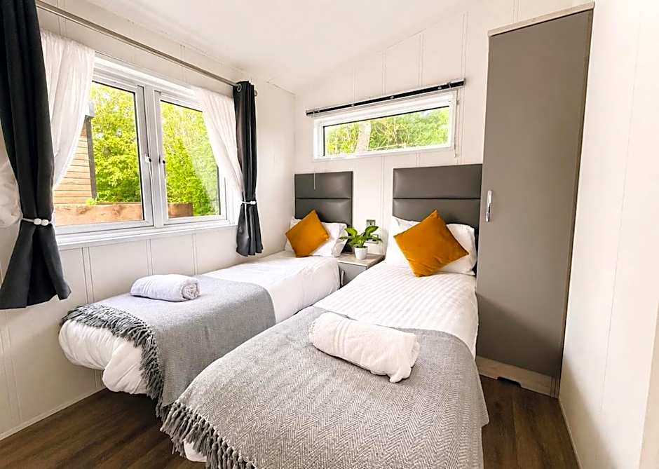 Black Bull Retreat, Barmston with Private Hot Tubs