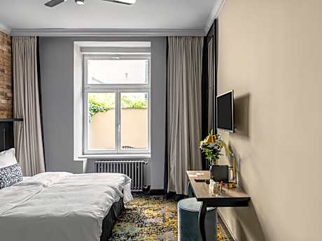 Medium Studio with Kitchenette