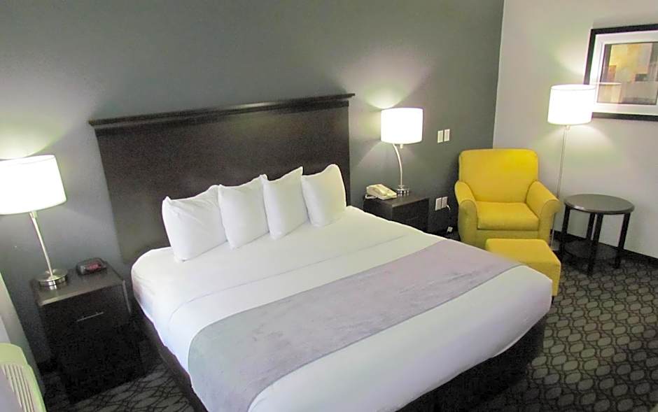 Oak Hill Inn & Suites