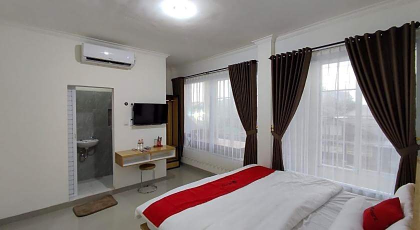 RedDoorz near Rita Super Mall Purwokerto