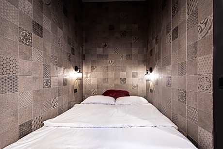 Standard Double Room with Shared Bathroom