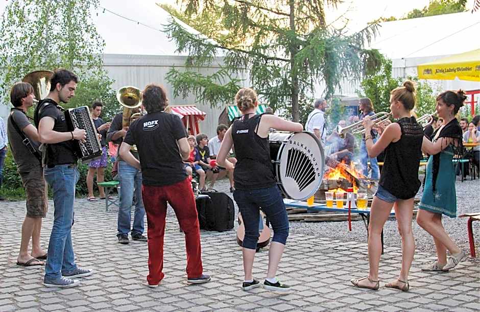 THE TENT - Youth Only - Buchung leider nur bis 30 Jahre möglich!