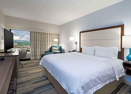 1 King Bed Deluxe Room Nonsmoking