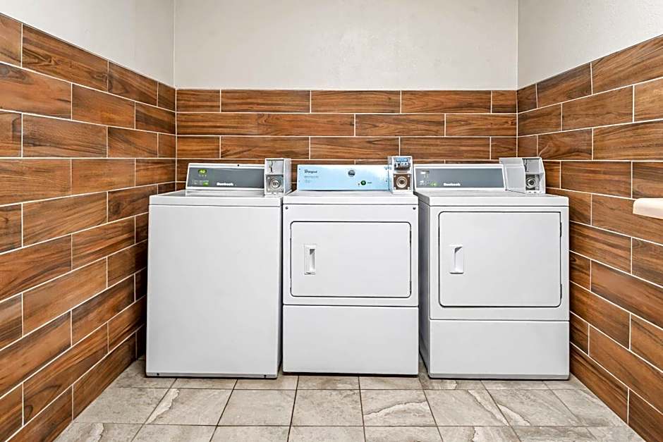 Quality Inn & Suites near Robins Air Force Base