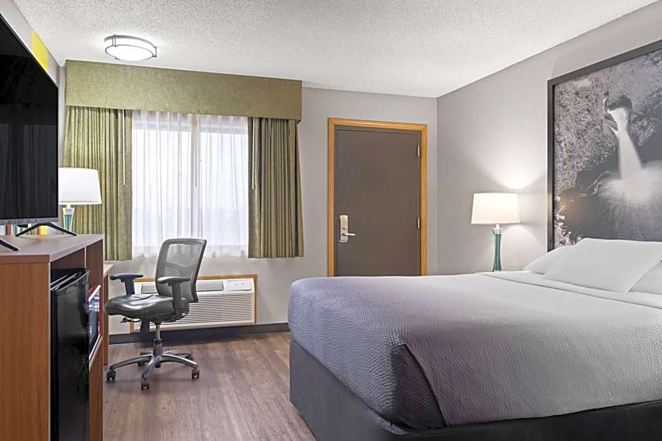 Super 8 by Wyndham Baker City