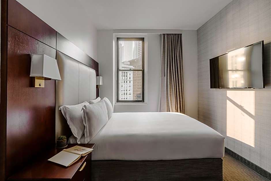 Club Quarters Hotel, Wacker at Michigan