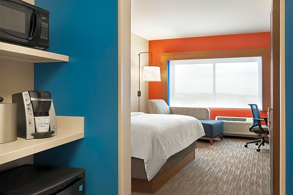 Holiday Inn Express And Suites Beaver Dam By IHG