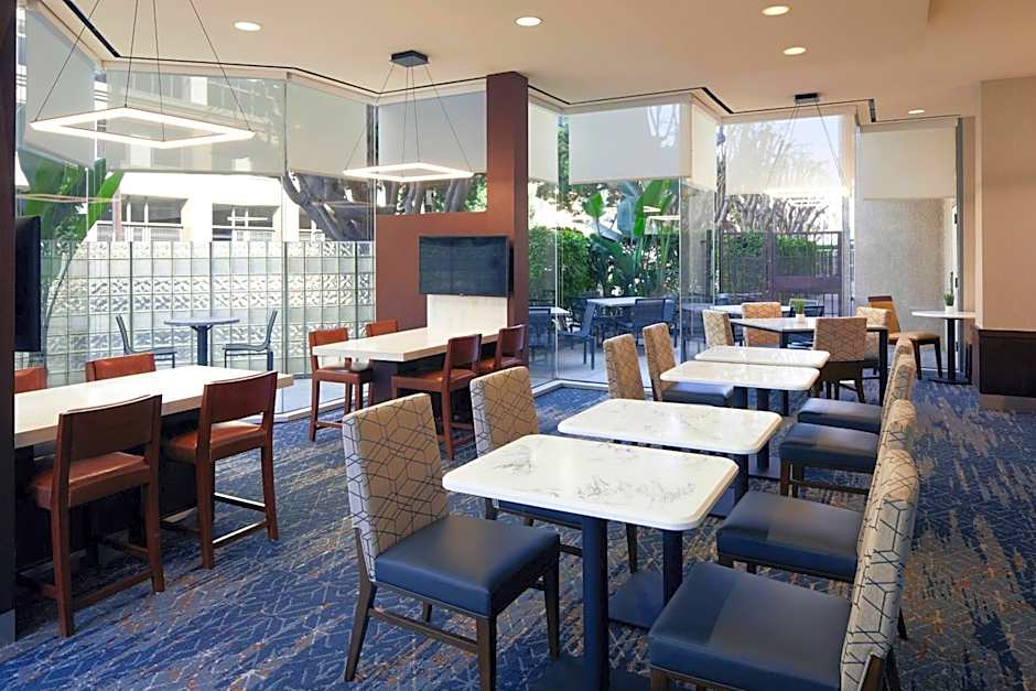 Courtyard by Marriott Los Angeles LAX/Century Boulevard