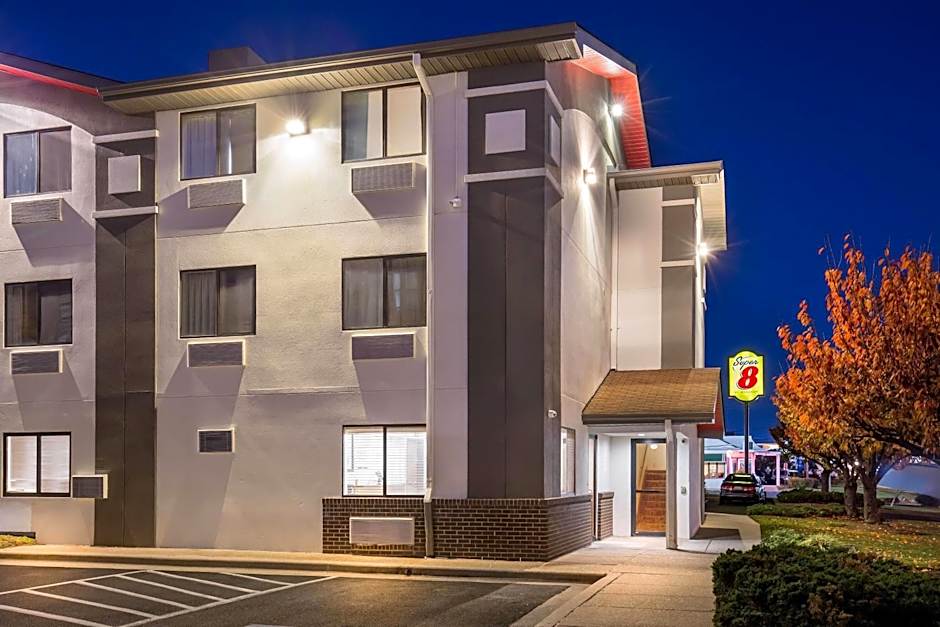 Super 8 by Wyndham College Park Wash DC Area