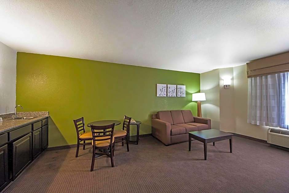 Sleep Inn And Suites Central / I-44