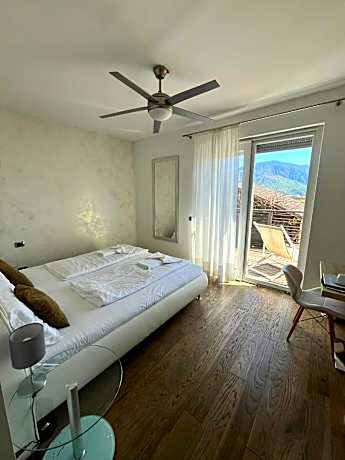 Family Room with Garden View