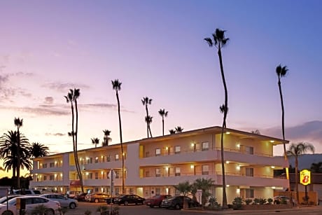 Super 8 By Wyndham Santa Barbara/Goleta