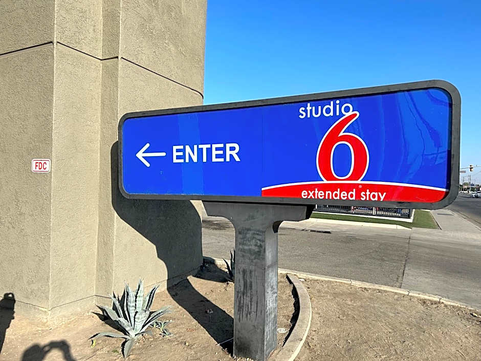 Studio 6 Bakersfield, CA South