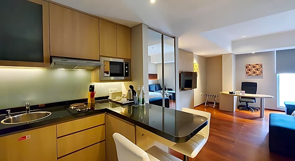 Ra Premiere Simatupang