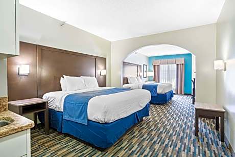 Suite-2 King Beds Non-Smoking Desk Sofa Wet Bar Mini Fridge Coffee Tea Continental Breakfast